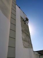 Empresa de pintores en Córdoba y trabajos verticales en Córdoba. Impermeabilización, solución para la humedad, pintura industrial, colocación de papel pintado, tapado de gotelé, decoración de interiores, estuco veneciano y lacado de puertas.